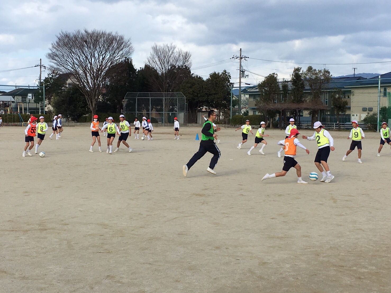 橿原市耳成南小学校巡回サッカー教室の様子 奈良クラブ NARA CLUB Official Site